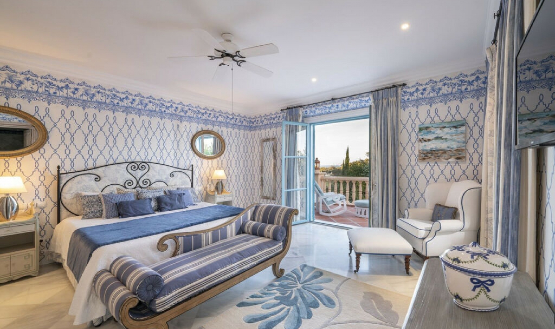 Resale - House -
San Roque Club