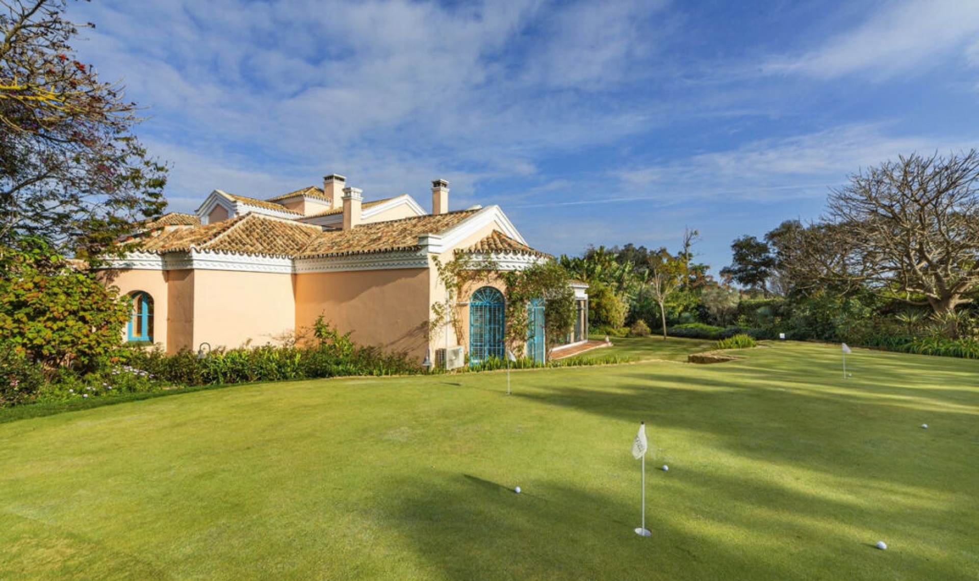 Resale - House -
San Roque Club