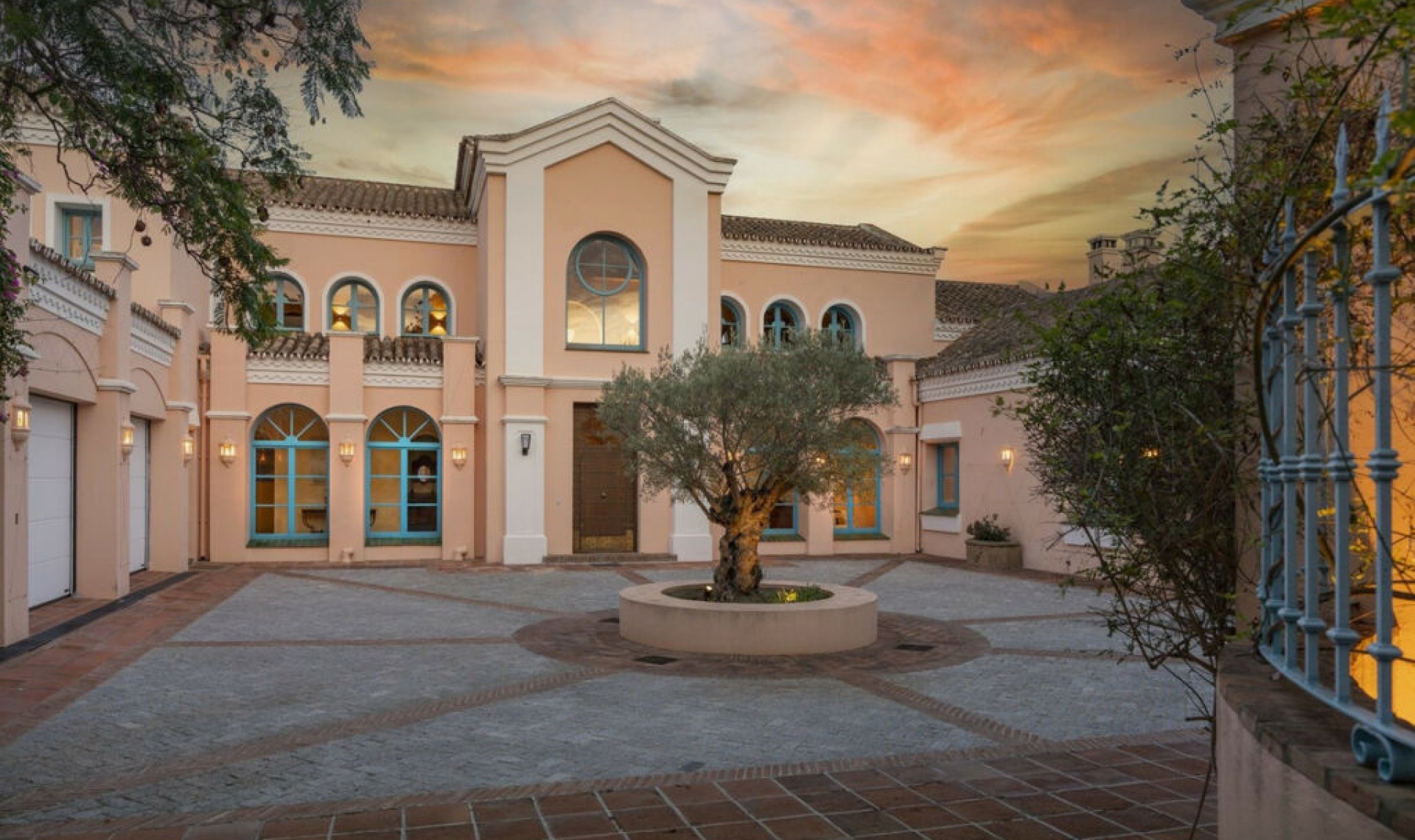 Resale - House -
San Roque Club