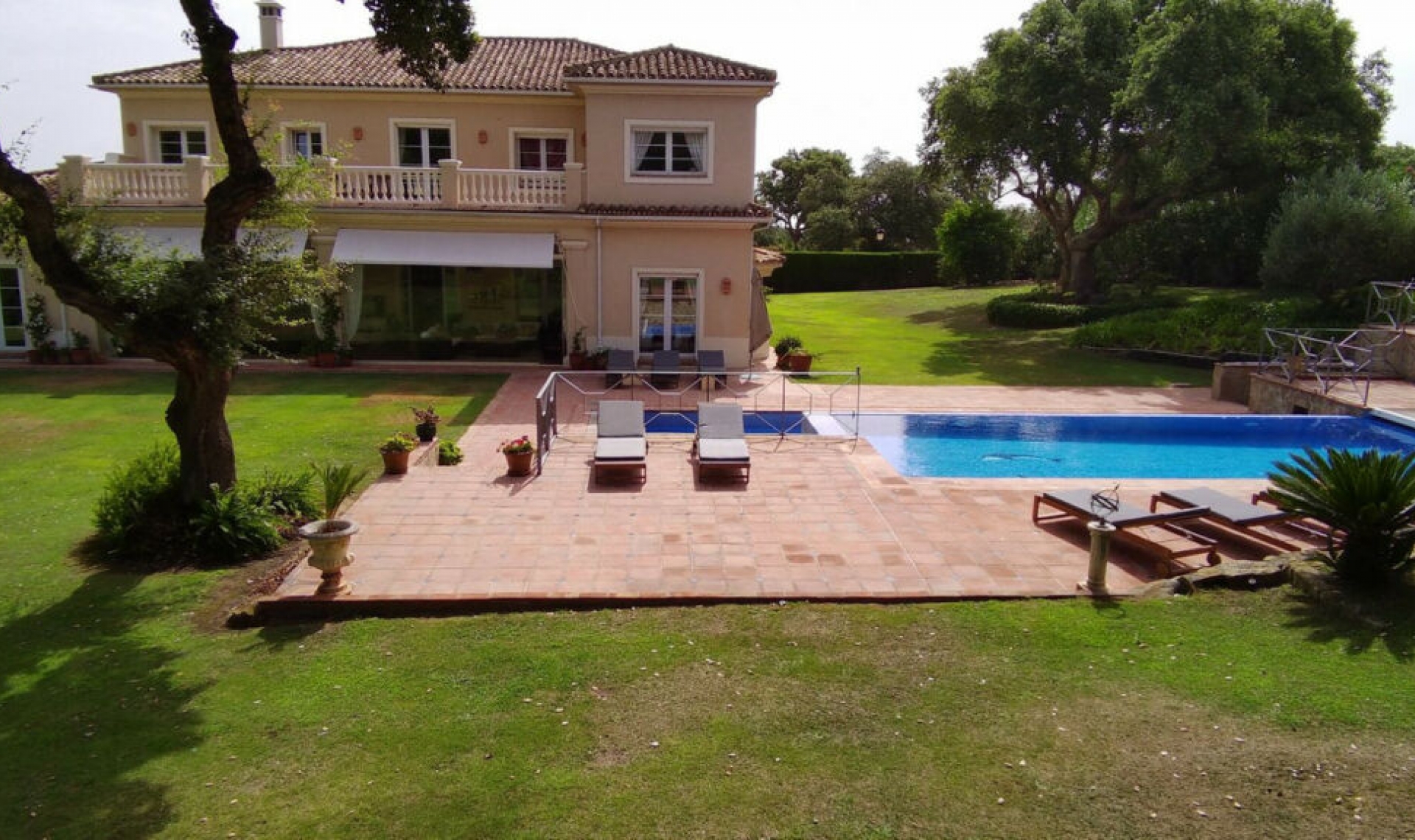 Resale - House -
San Roque Club