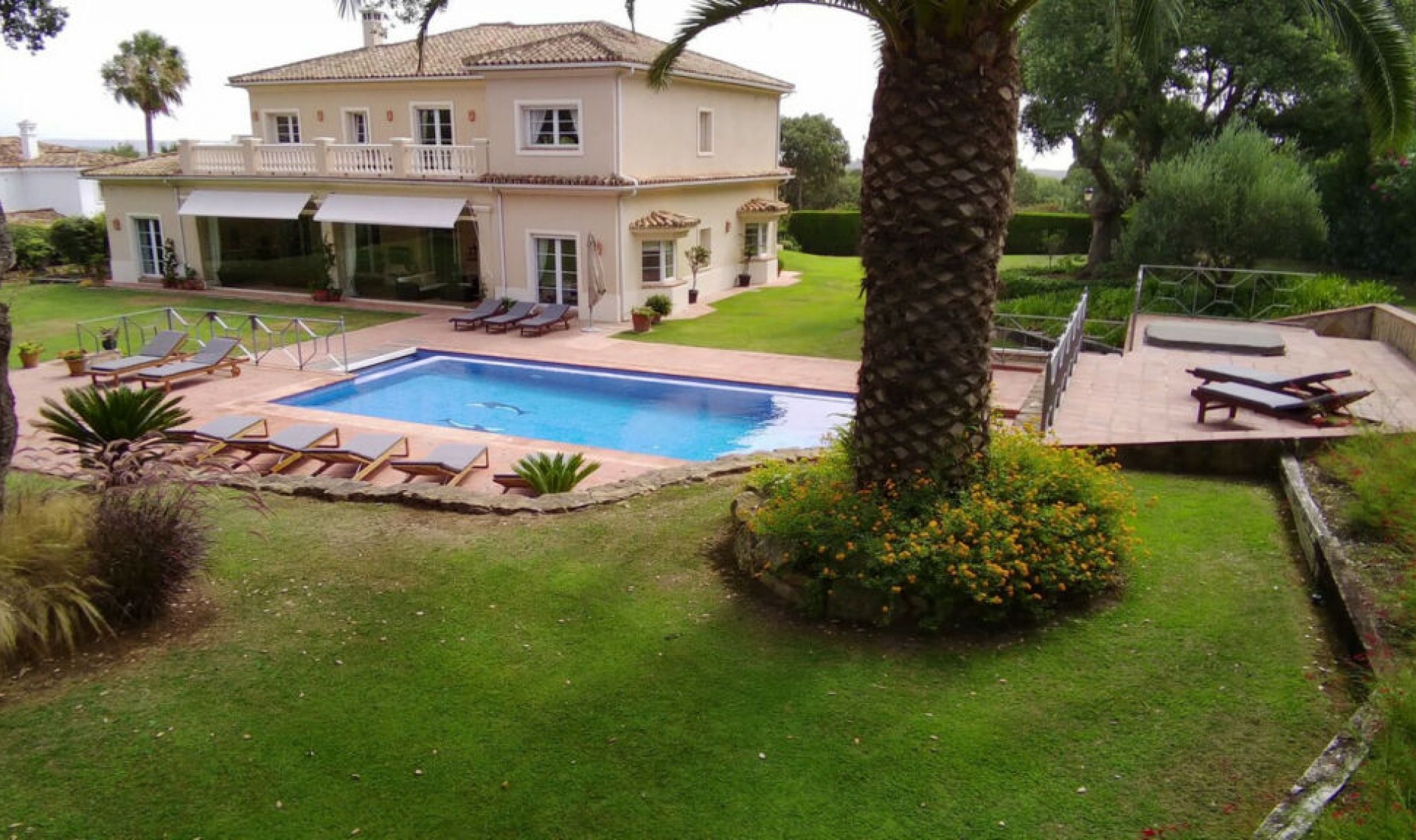 Resale - House -
San Roque Club