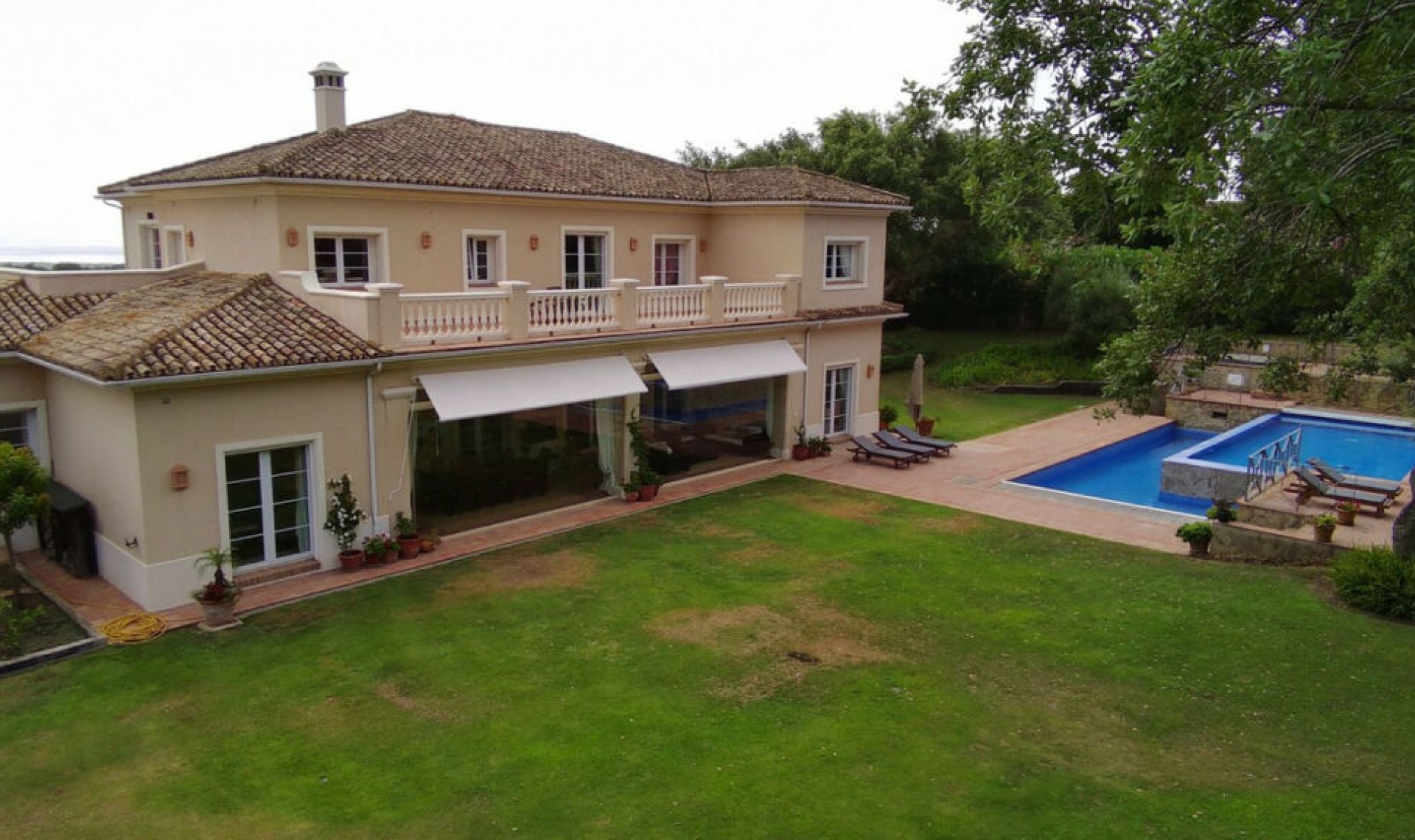 Resale - House -
San Roque Club