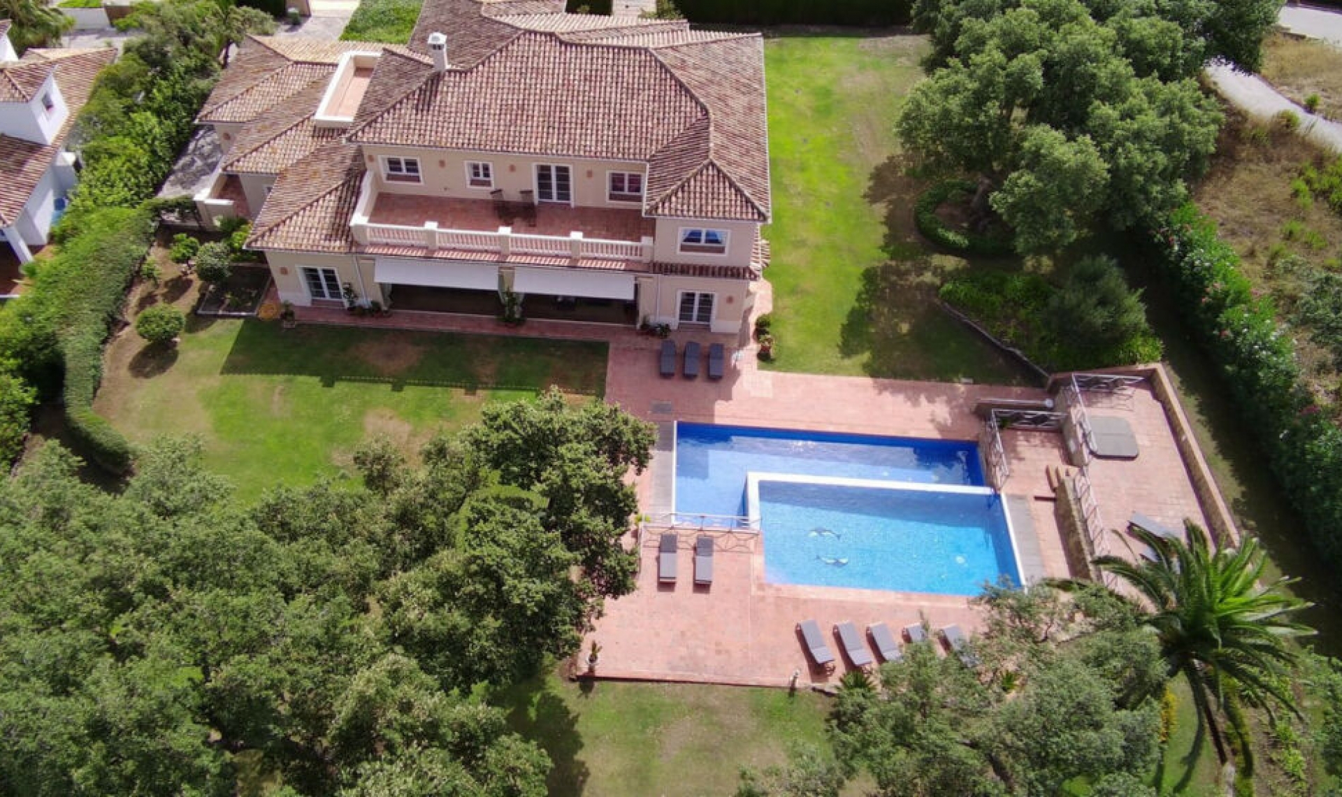 Resale - House -
San Roque Club