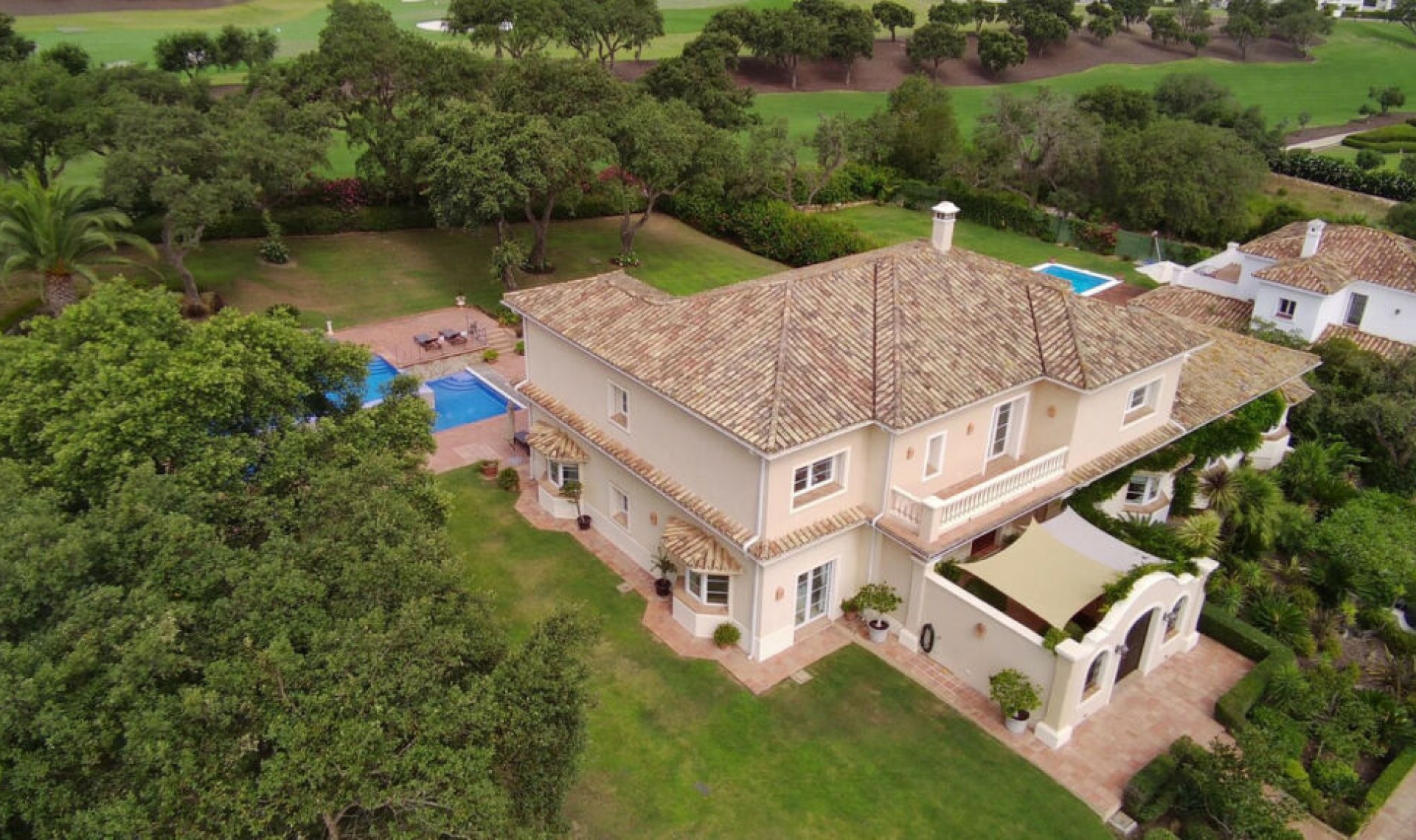 Resale - House -
San Roque Club