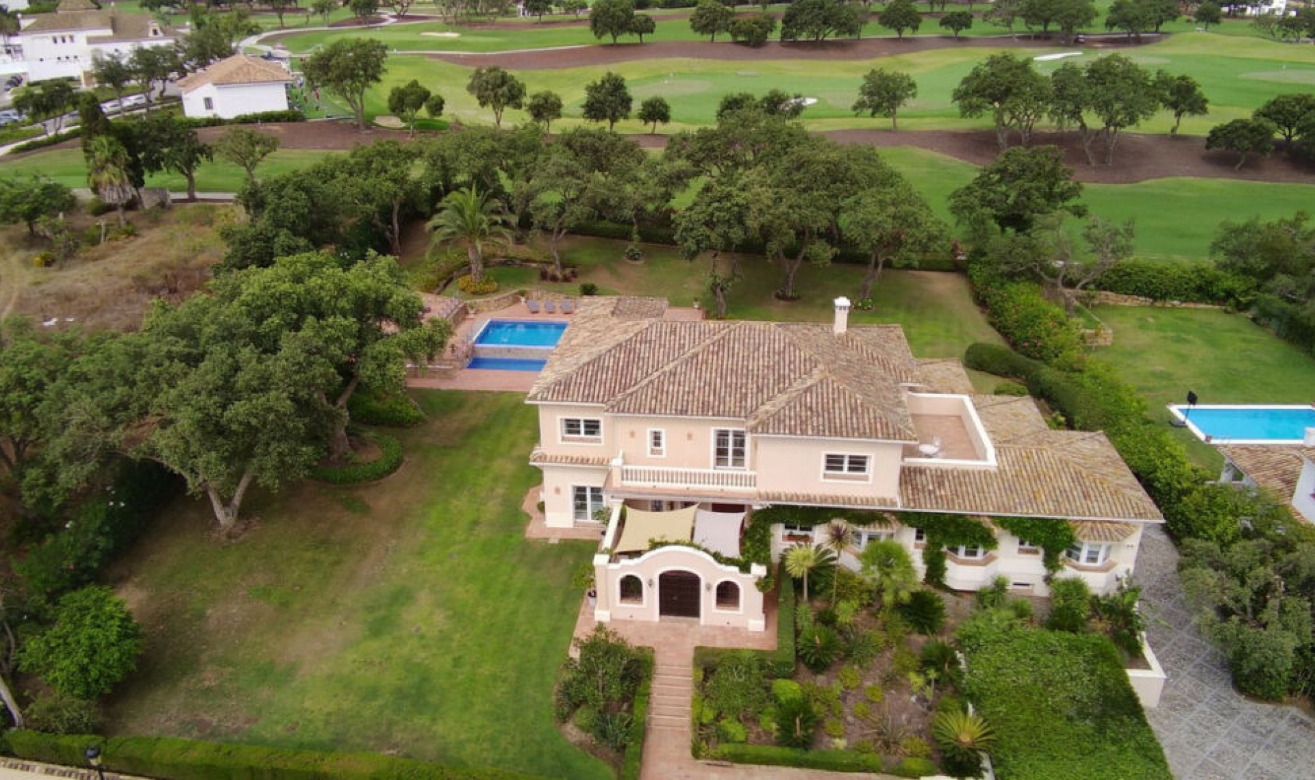 Resale - House -
San Roque Club