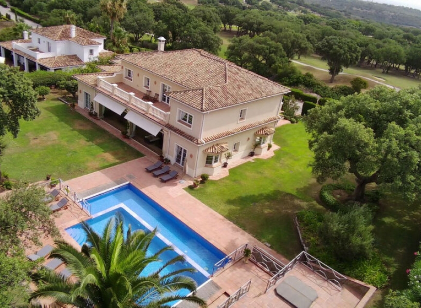 Resale - House -
San Roque Club