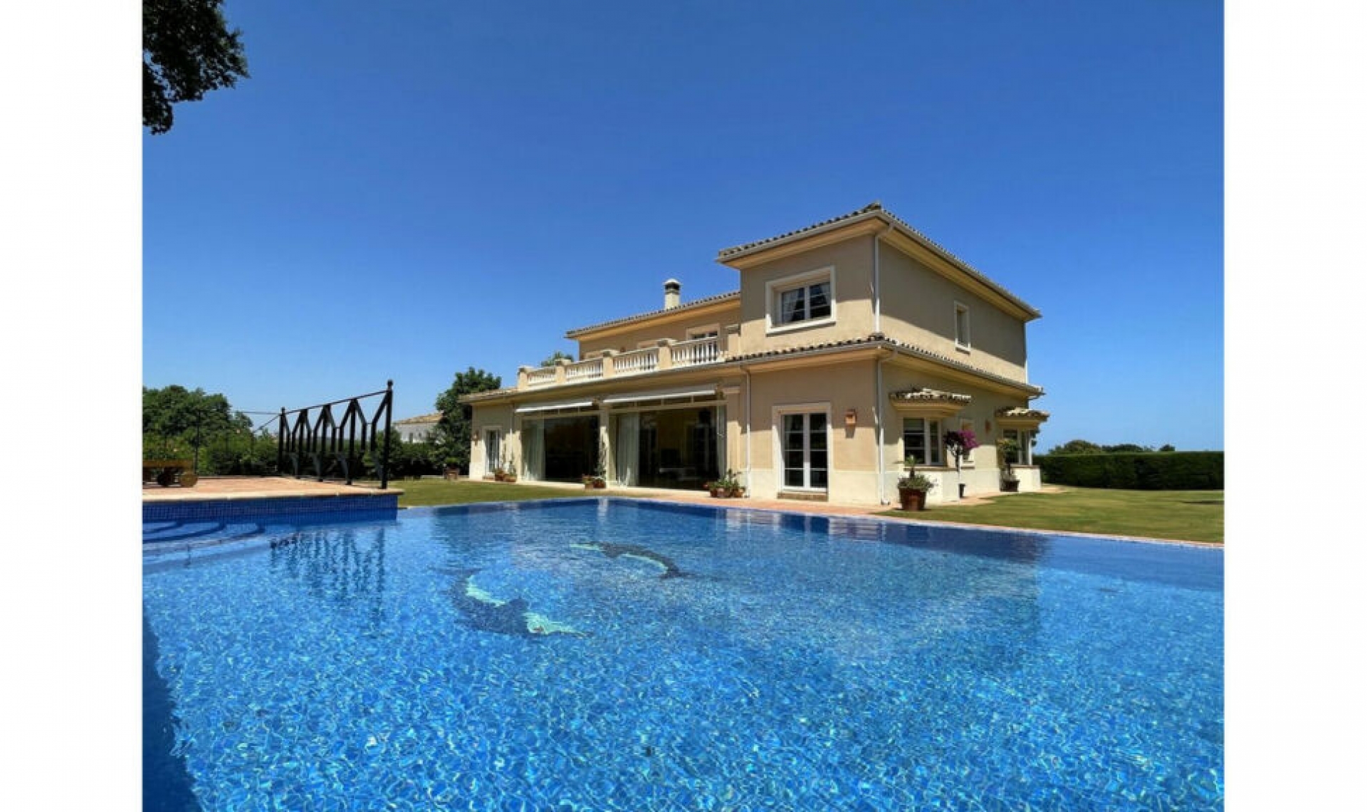 Resale - House -
San Roque Club