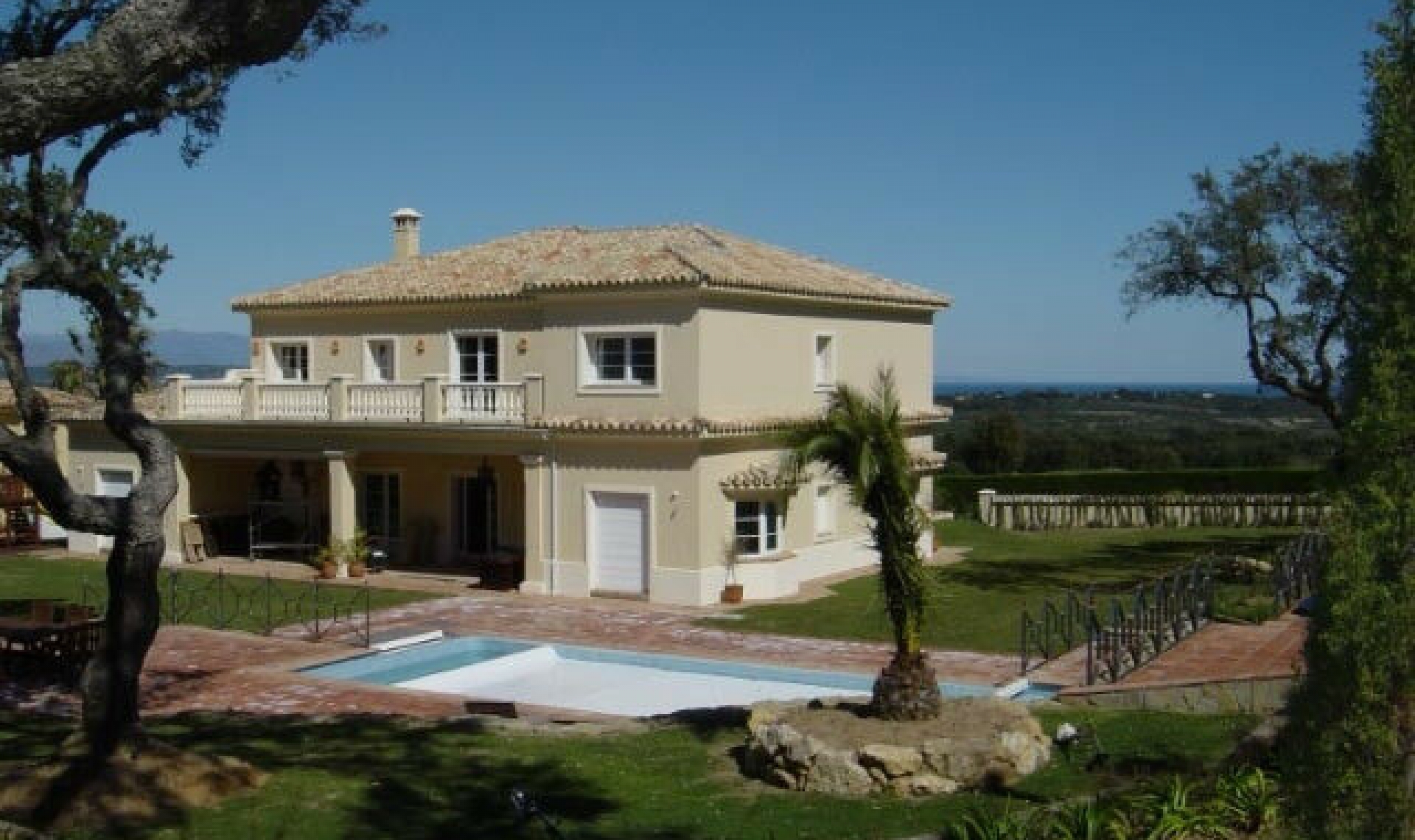 Resale - House -
San Roque Club