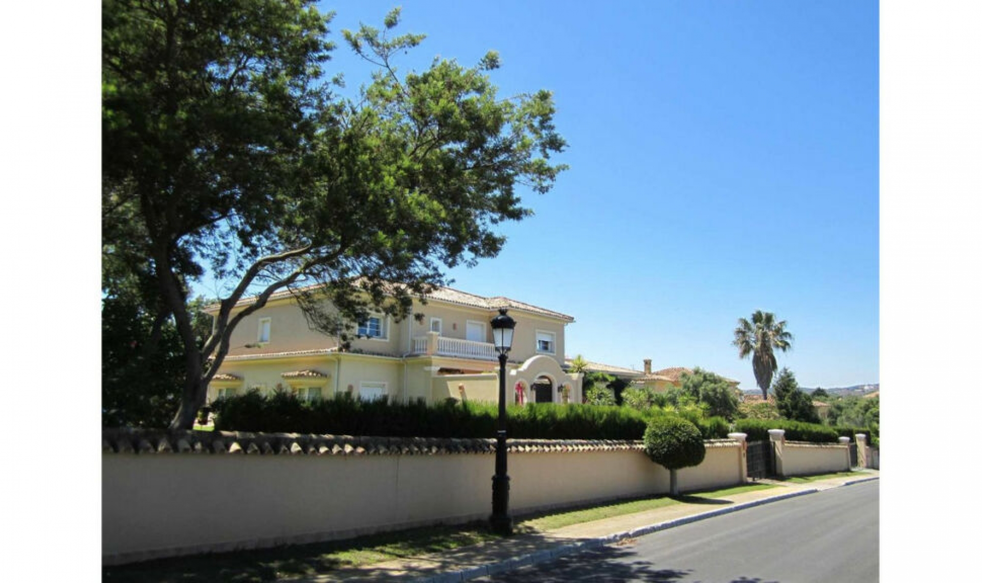 Resale - House -
San Roque Club