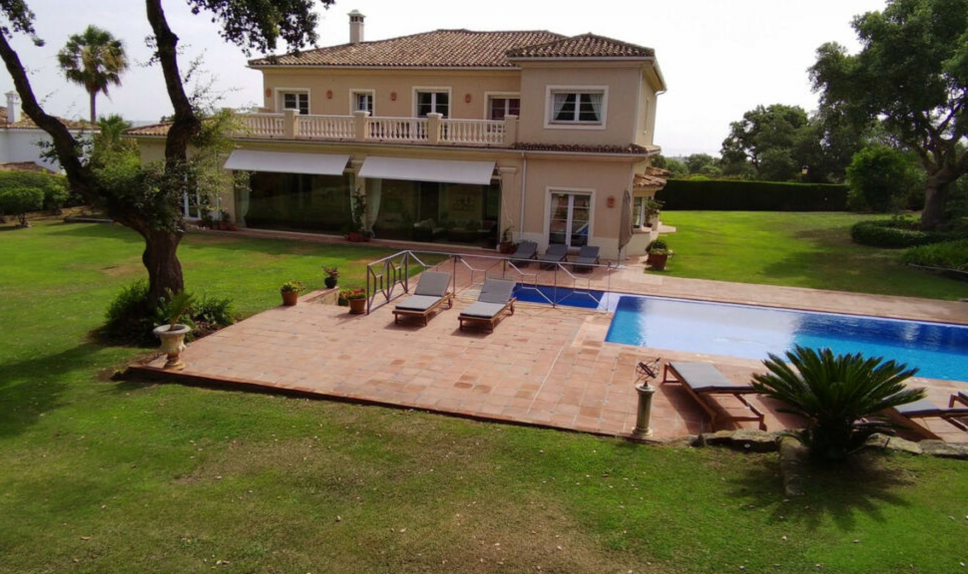 Resale - House -
San Roque Club