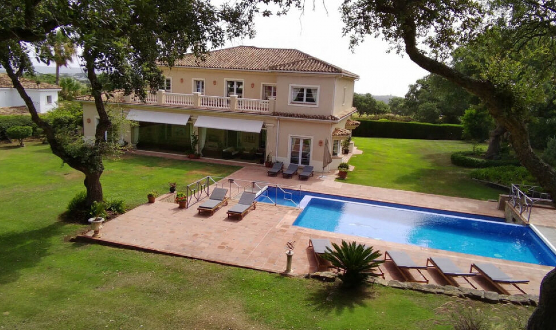 Resale - House -
San Roque Club