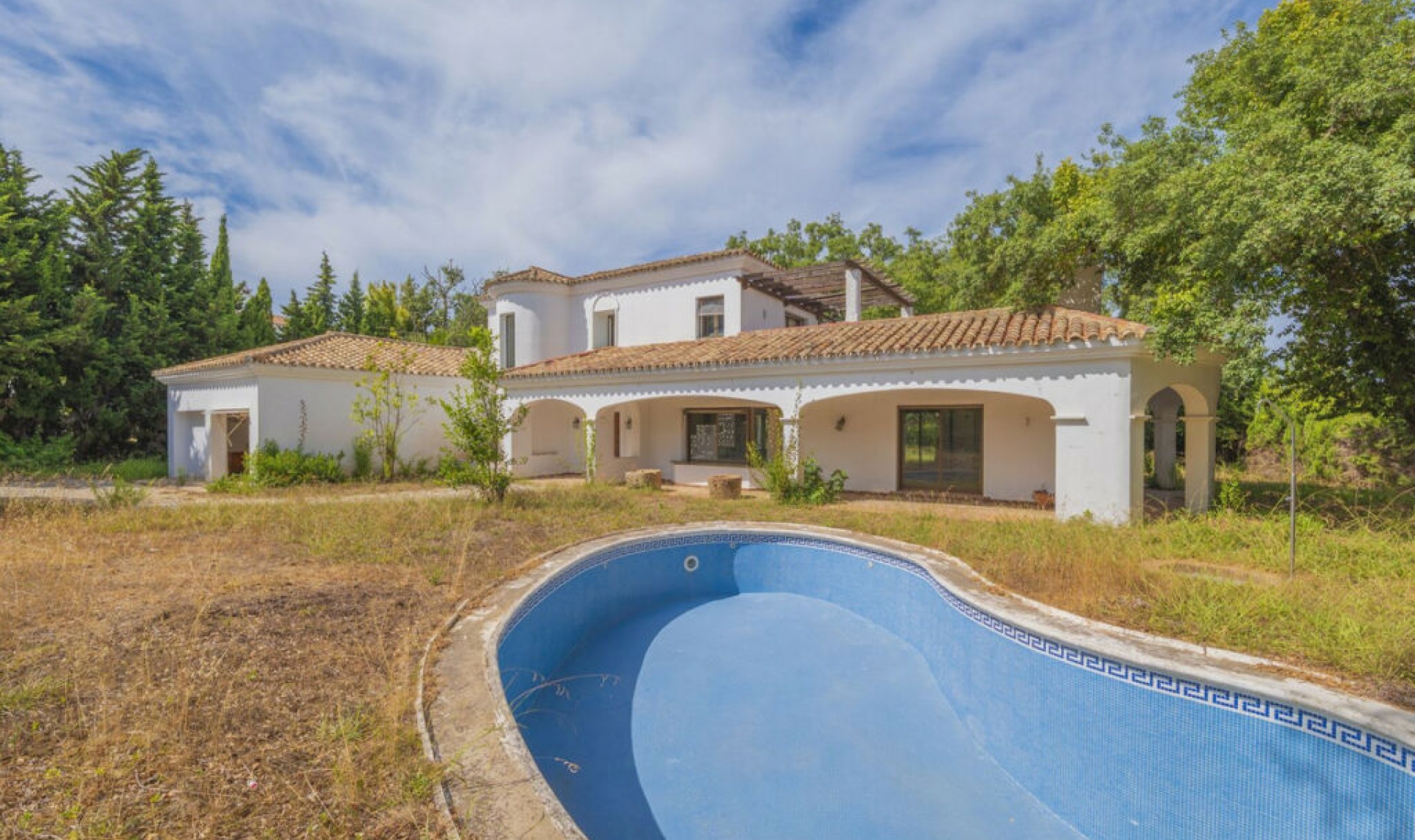 Resale - House -
San Roque Club
