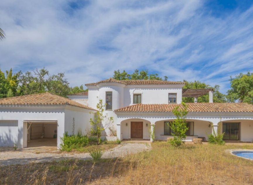 Resale - House -
San Roque Club