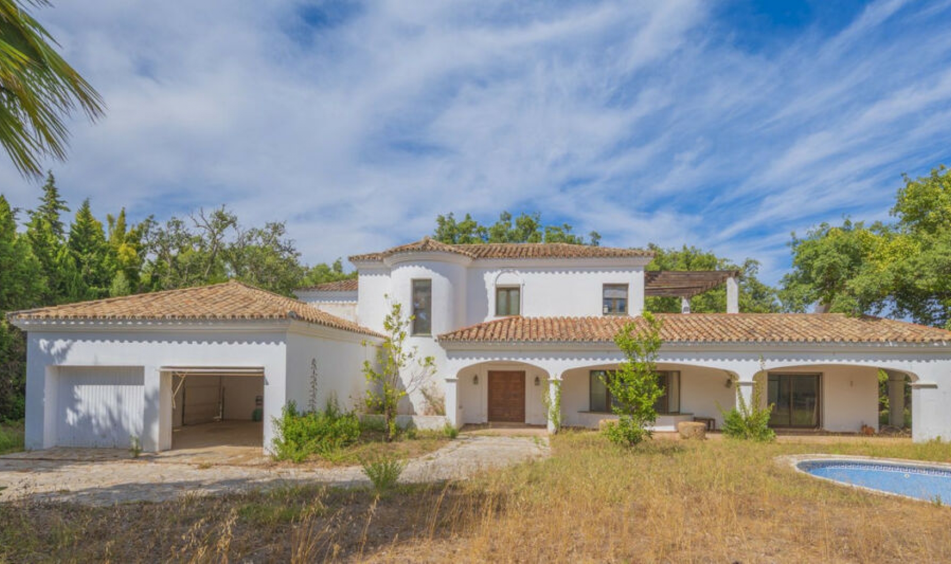 Resale - House -
San Roque Club