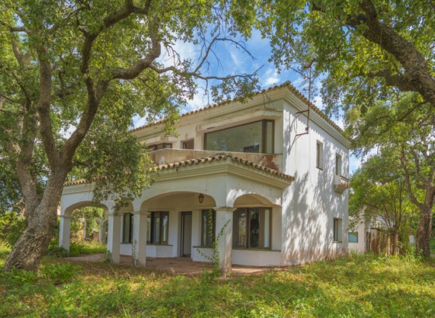 Resale - House -
San Roque Club