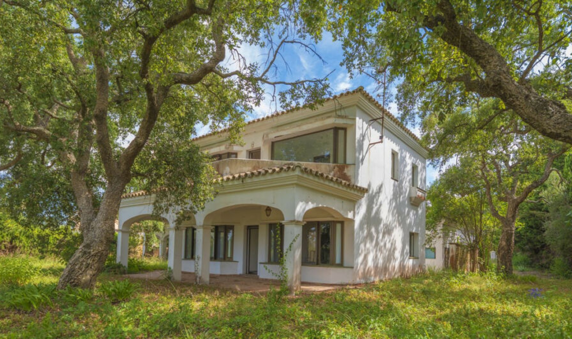 Resale - House -
San Roque Club