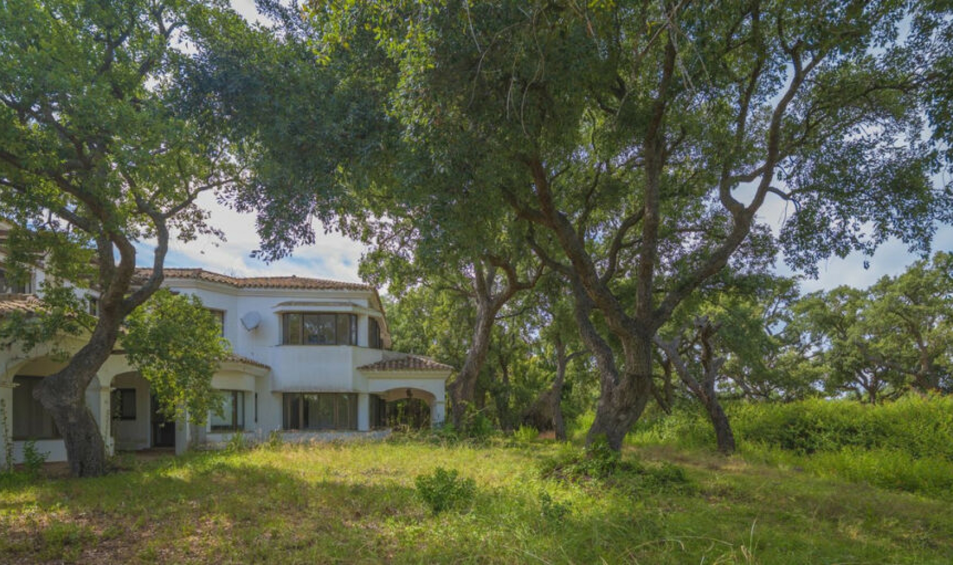 Resale - House -
San Roque Club