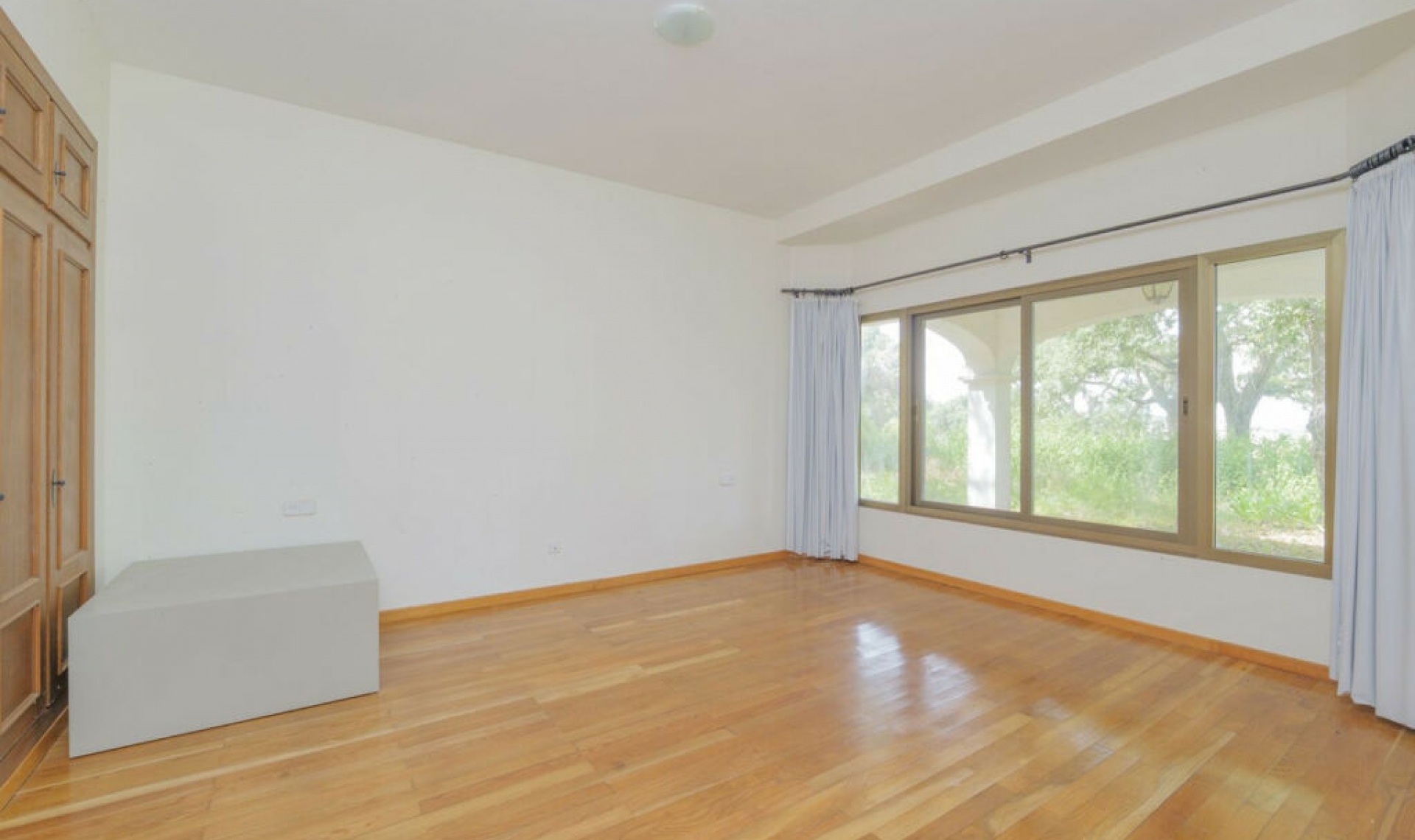 Resale - House -
San Roque Club