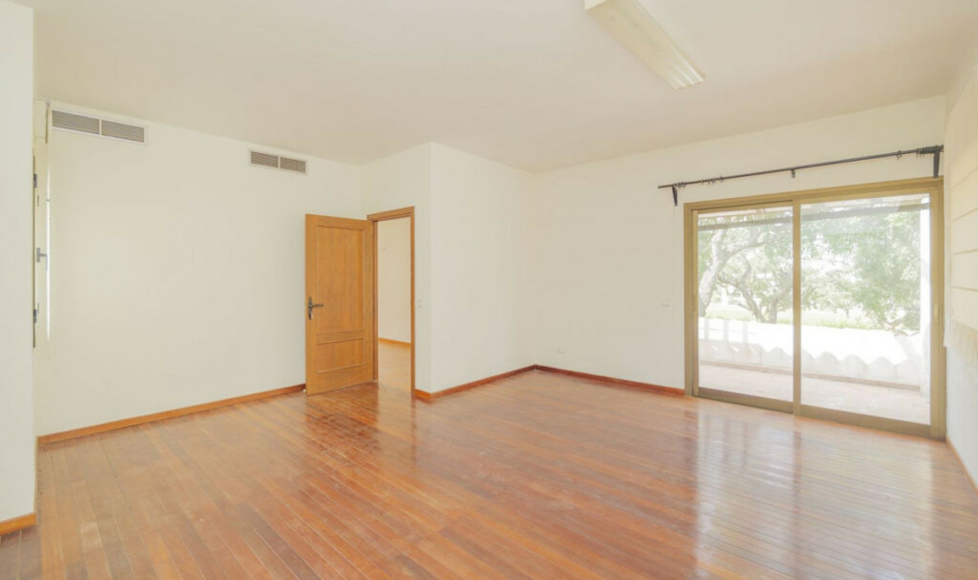 Resale - House -
San Roque Club