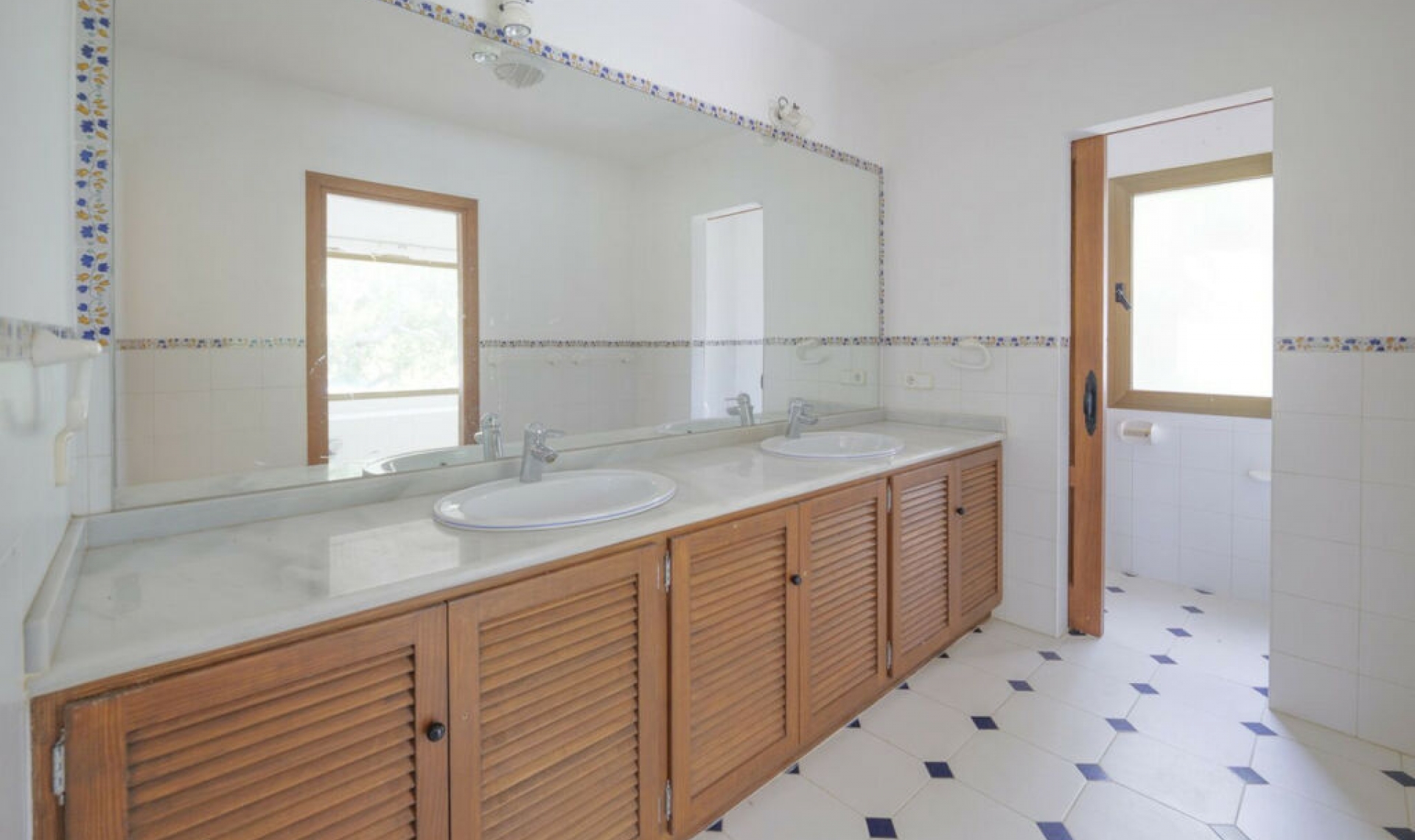 Resale - House -
San Roque Club