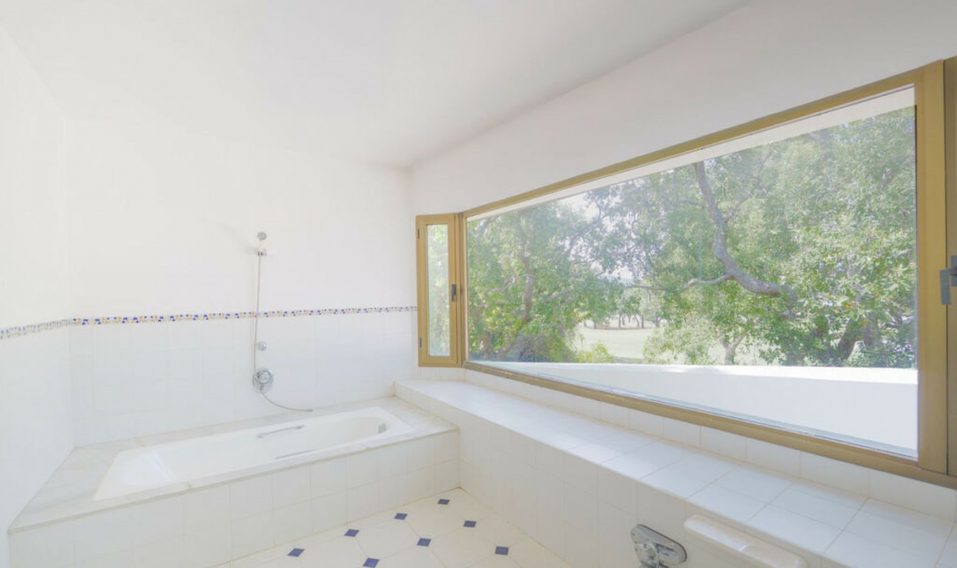 Resale - House -
San Roque Club