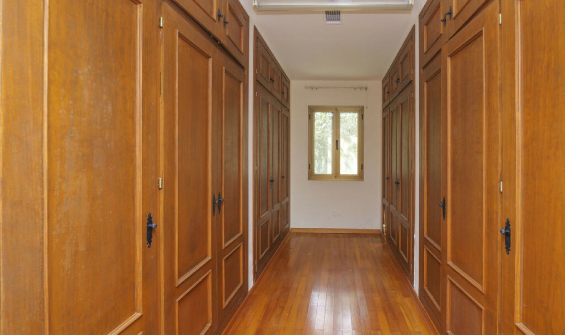 Resale - House -
San Roque Club