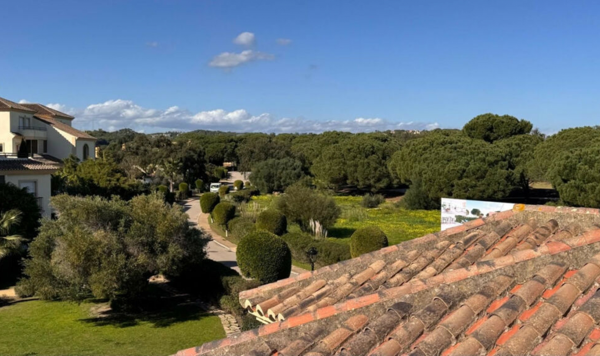 Resale - House -
San Roque Club