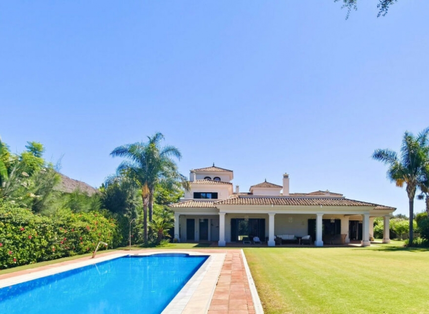 Resale - House -
San Roque Club