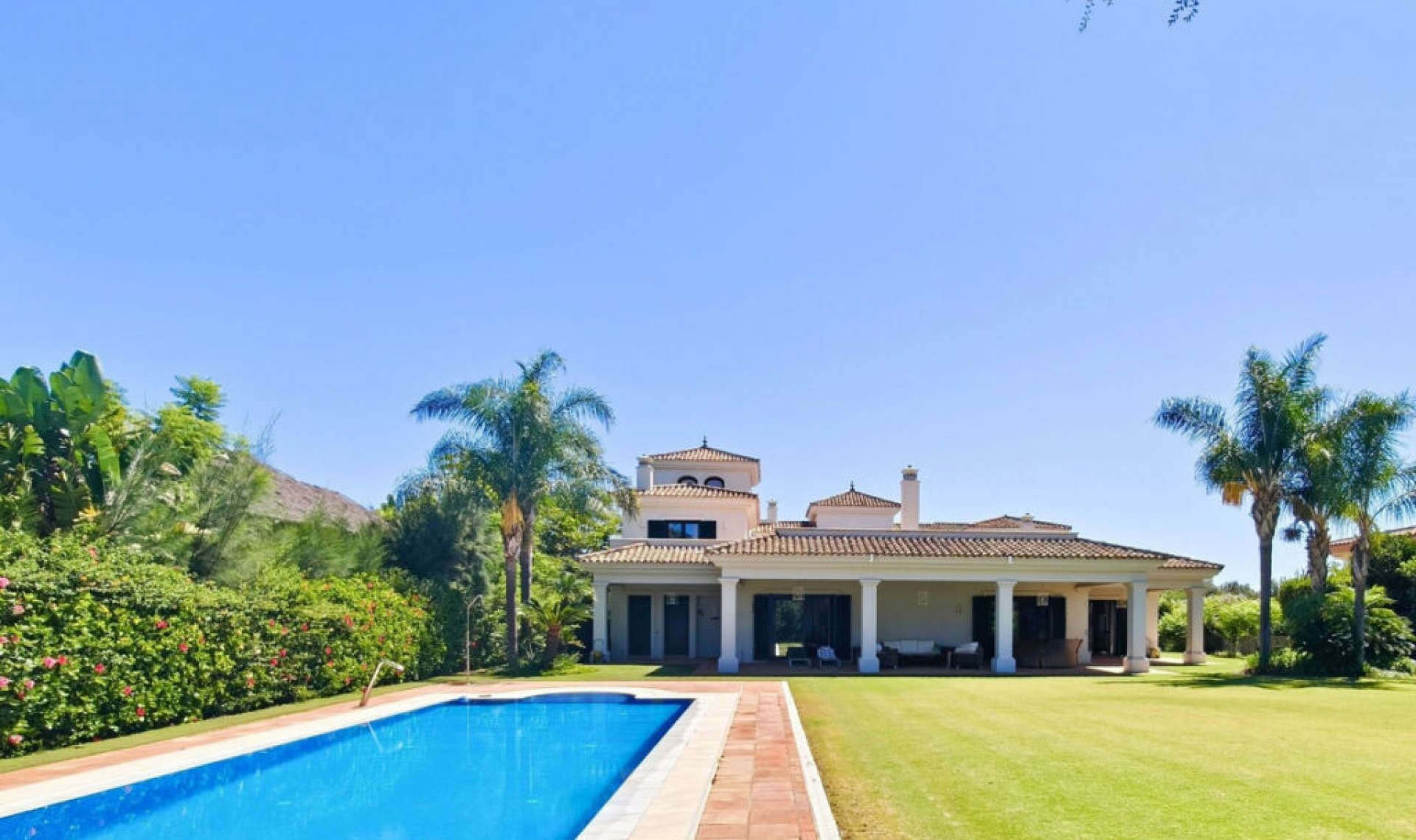 Resale - House -
San Roque Club