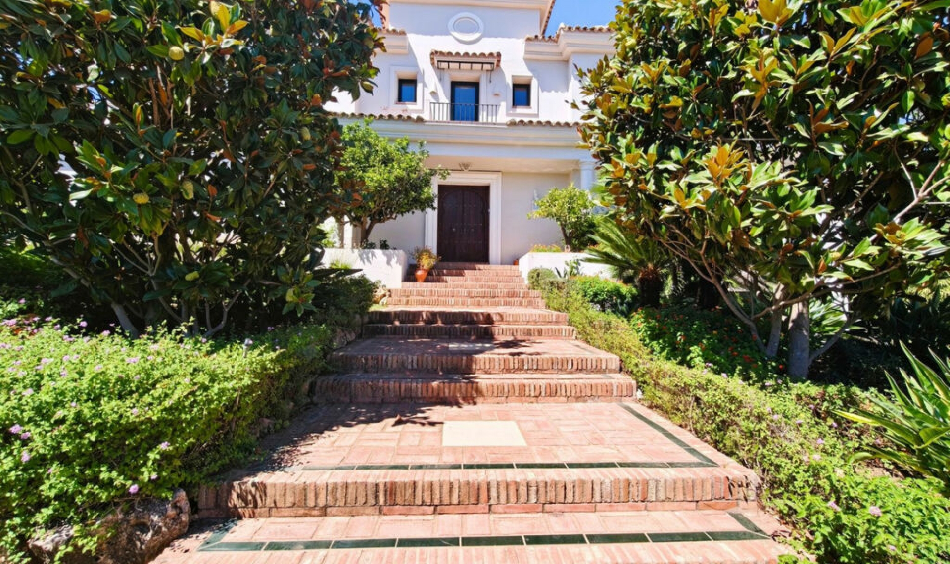 Resale - House -
San Roque Club