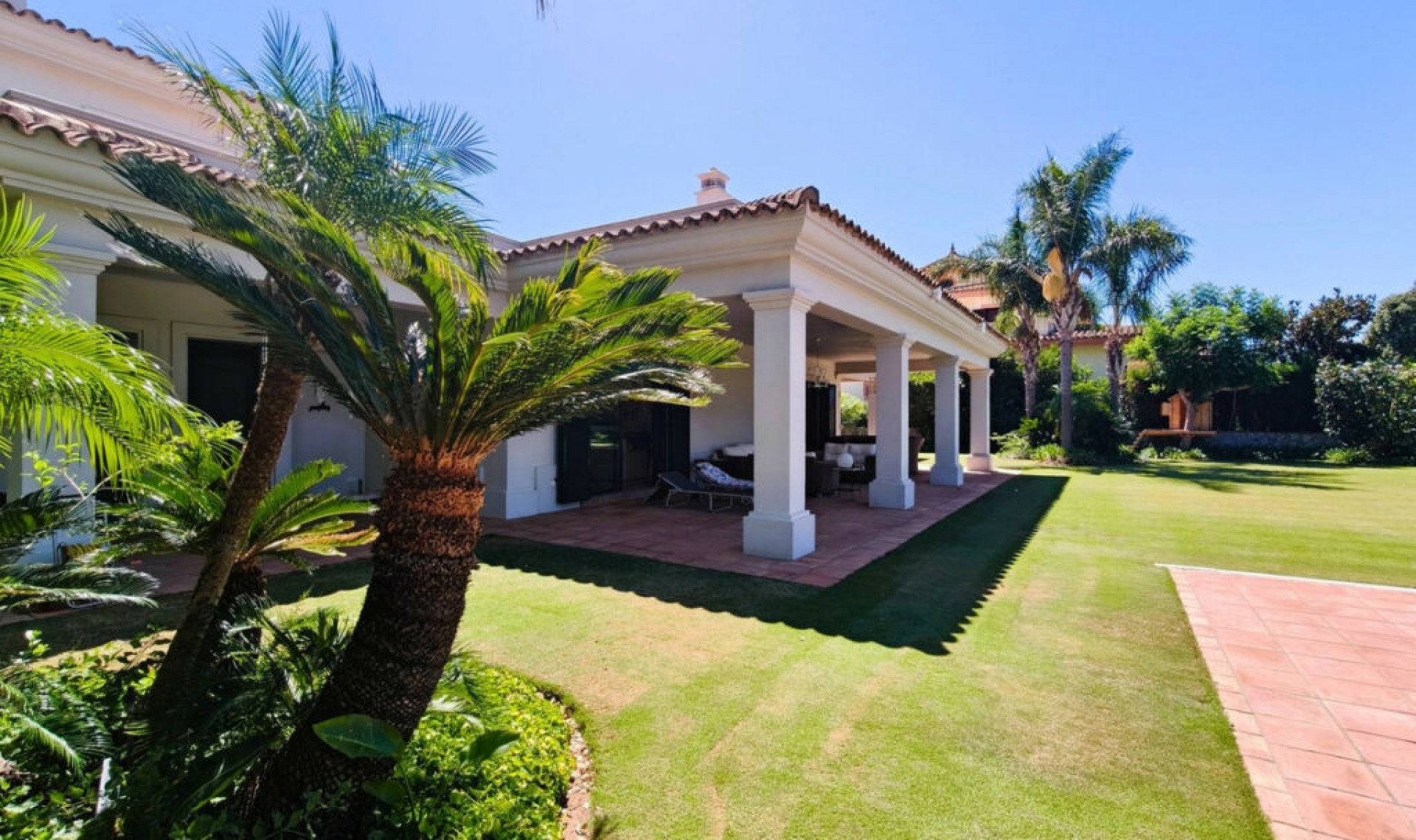 Resale - House -
San Roque Club