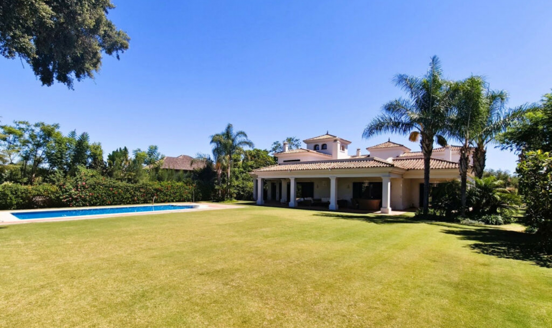 Resale - House -
San Roque Club