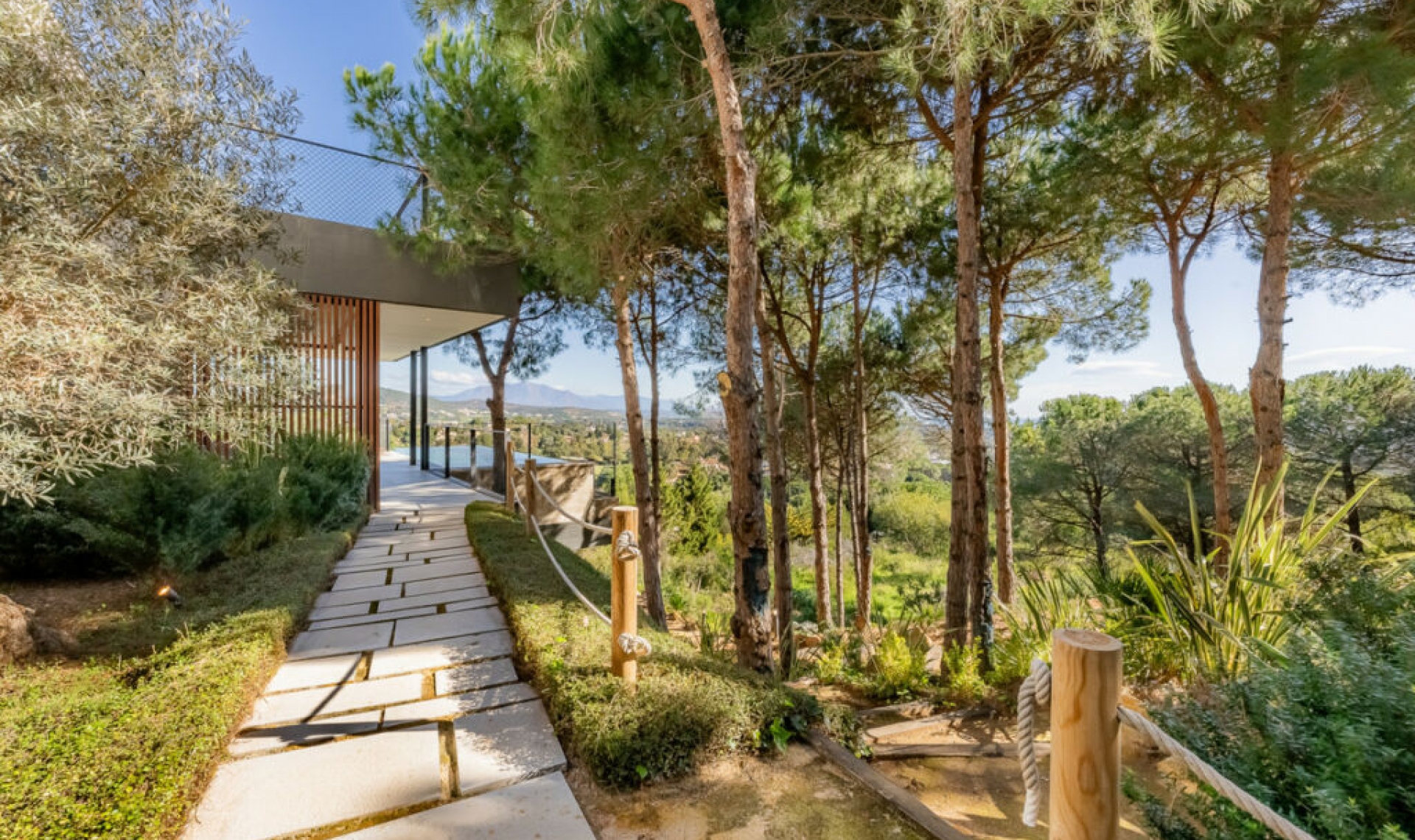 Resale - House -
San Roque