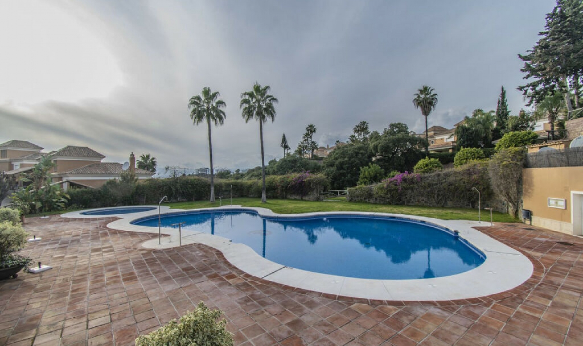 Resale - House -
Santa Clara