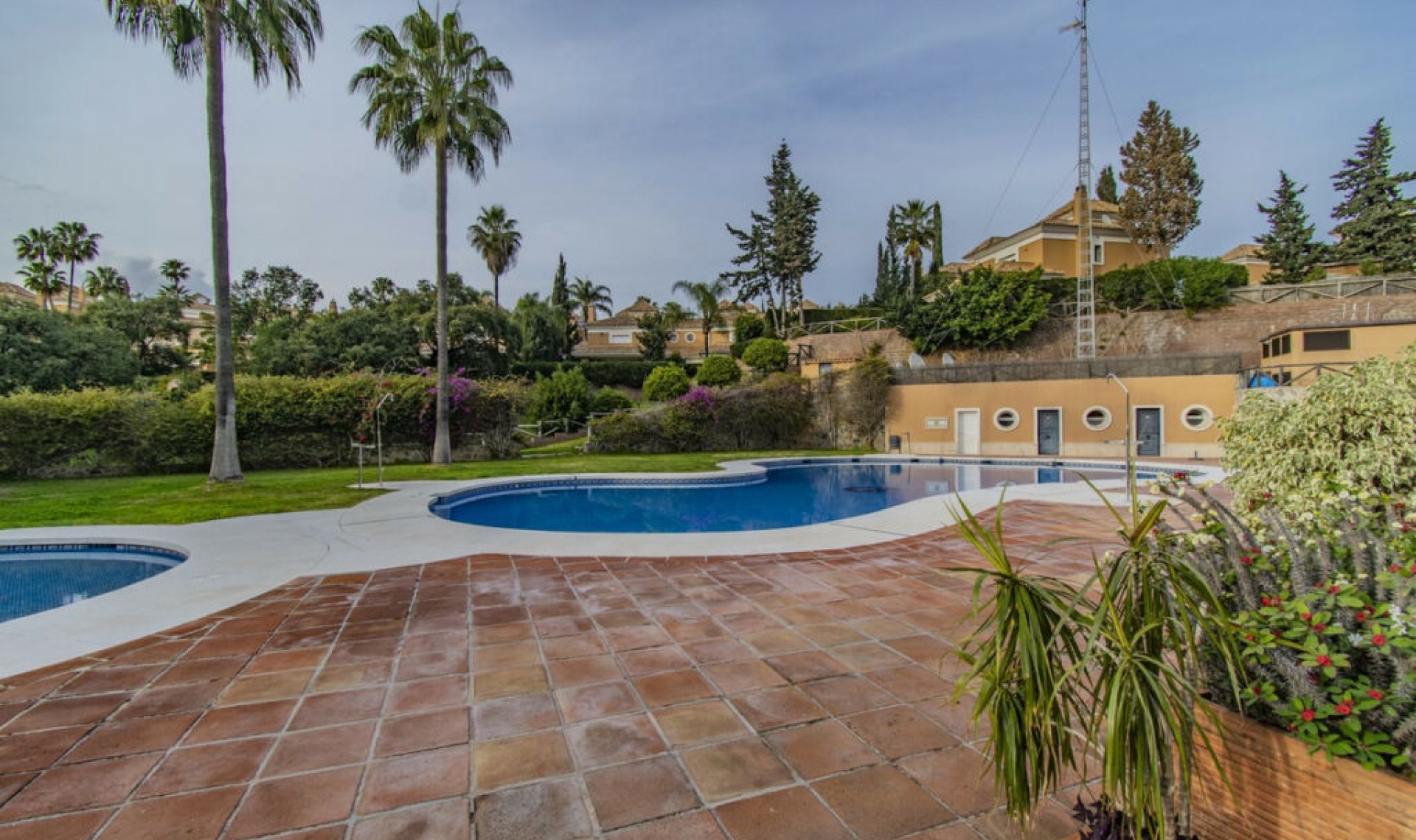 Resale - House -
Santa Clara