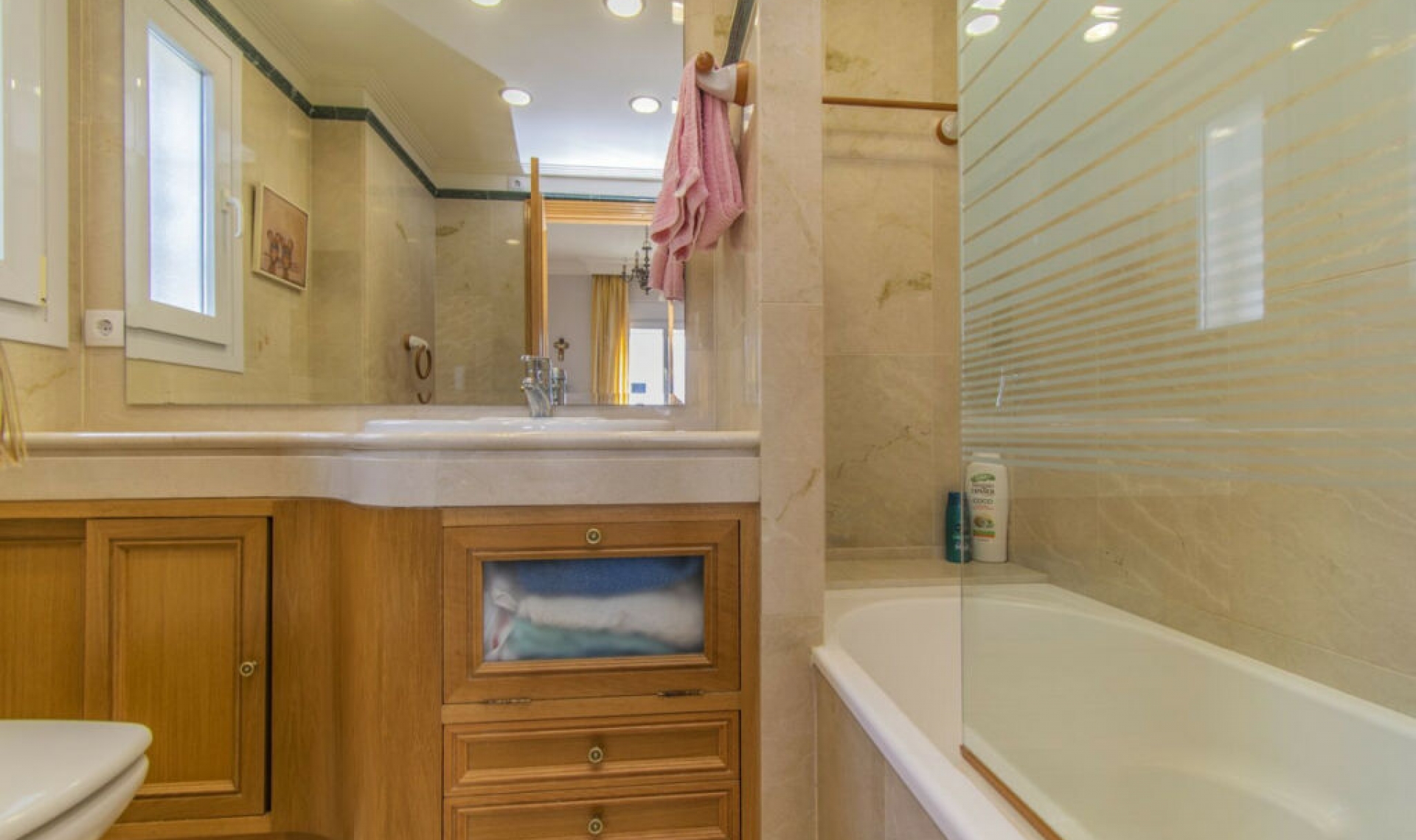 Resale - House -
Santa Clara