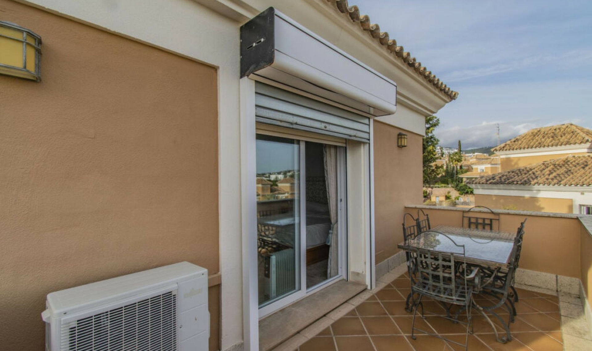 Resale - House -
Santa Clara