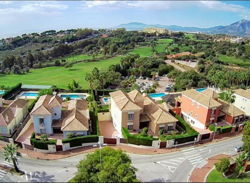 Resale - House -
Santa Clara