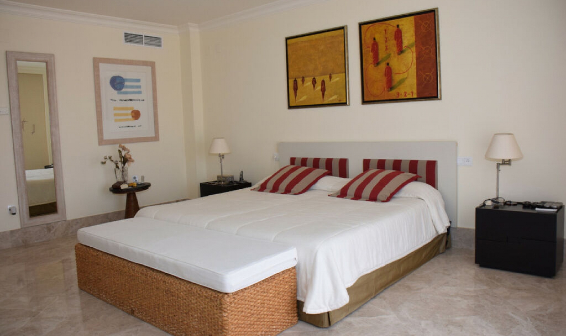 Resale - House -
Santa Clara