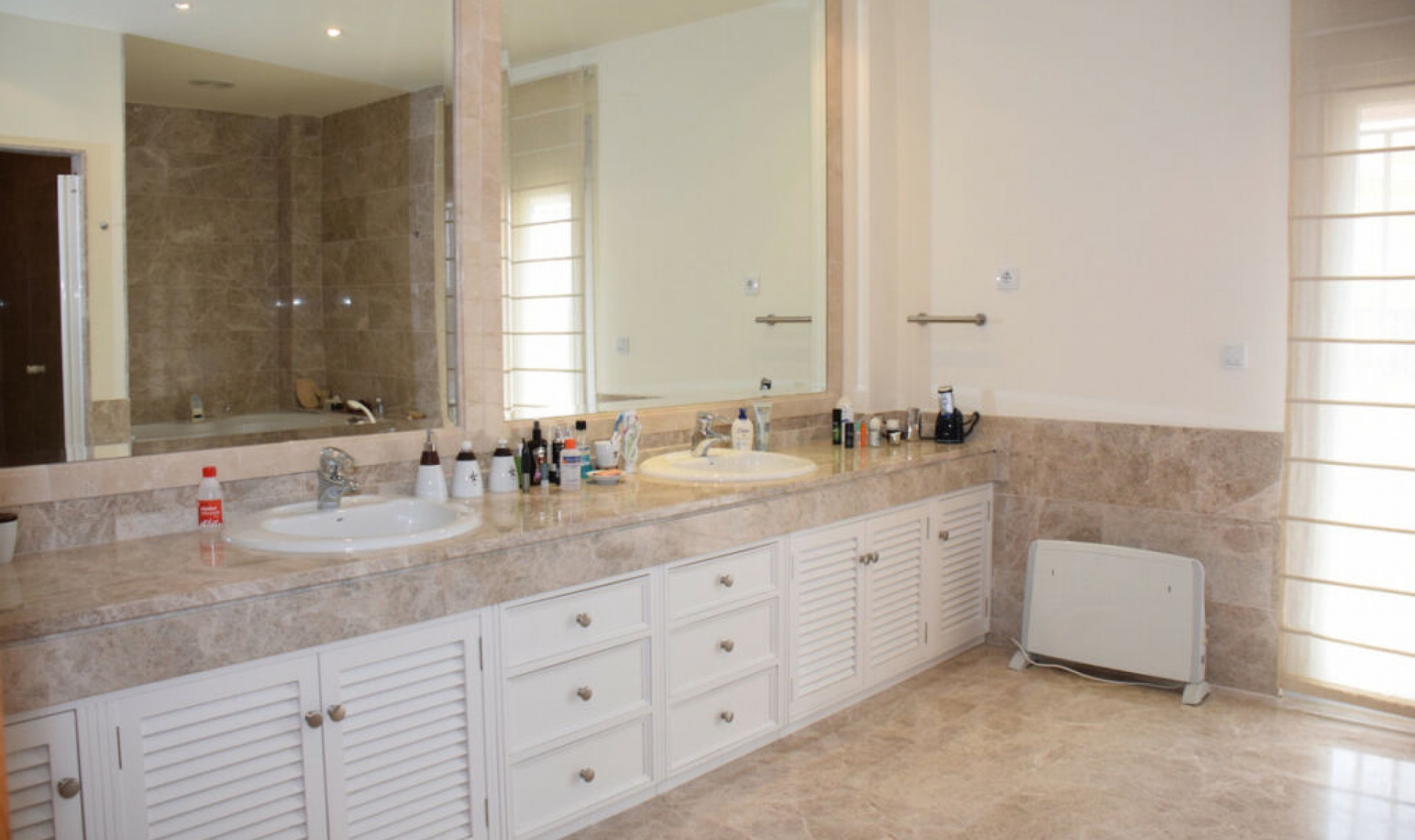 Resale - House -
Santa Clara