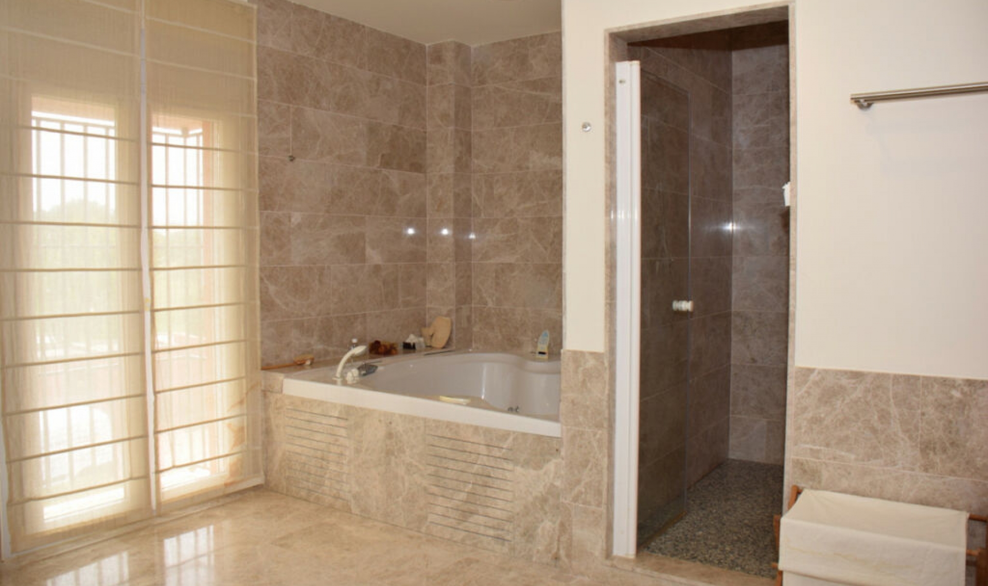 Resale - House -
Santa Clara