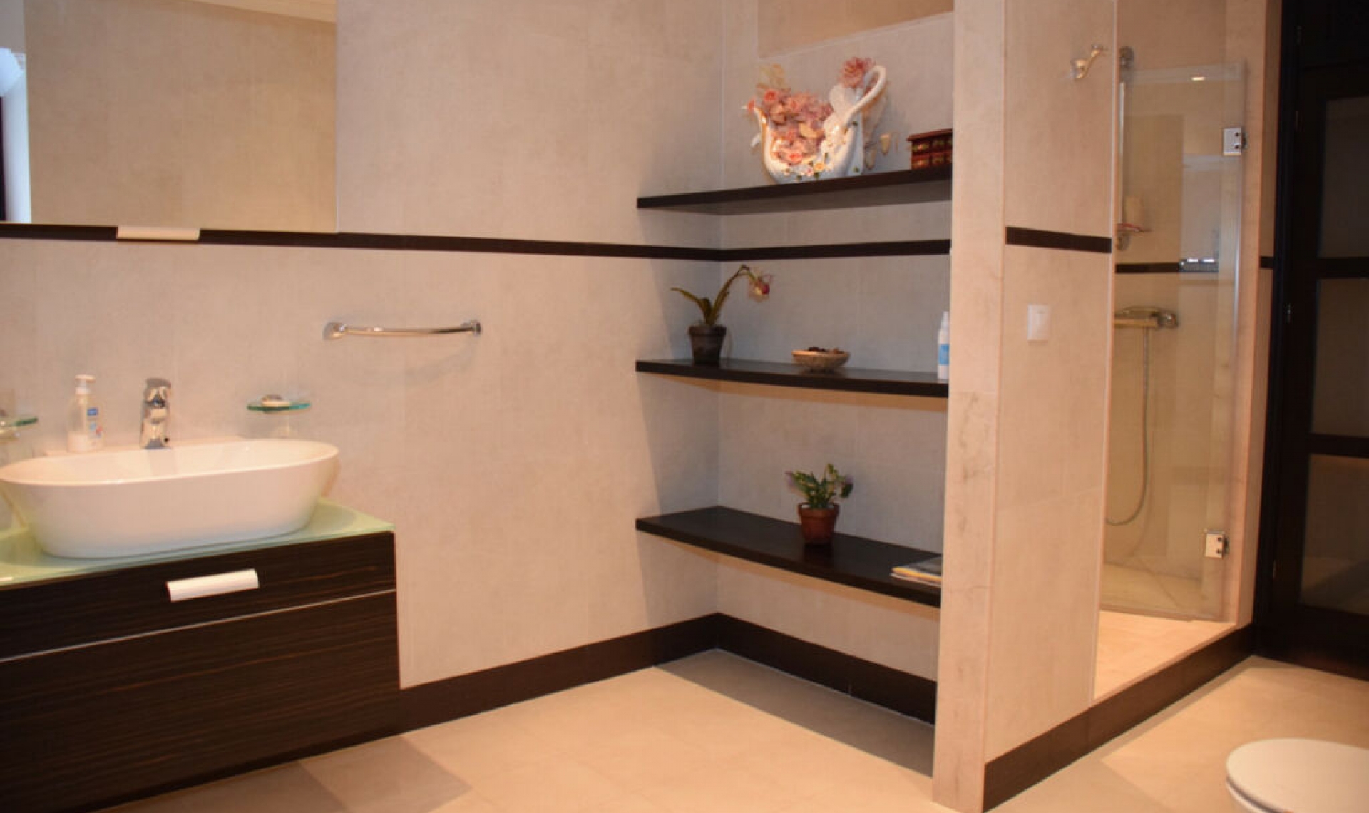Resale - House -
Santa Clara