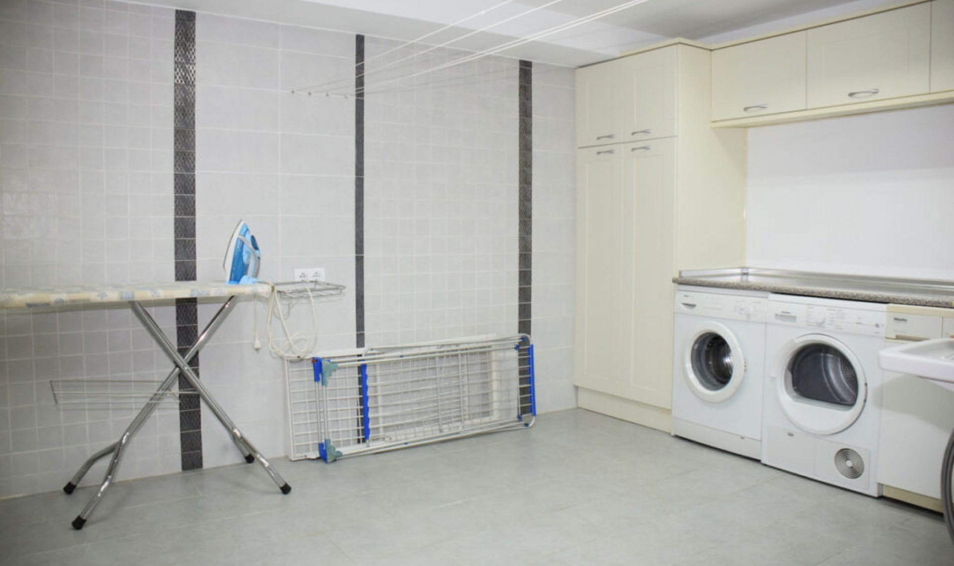 Resale - House -
Santa Clara
