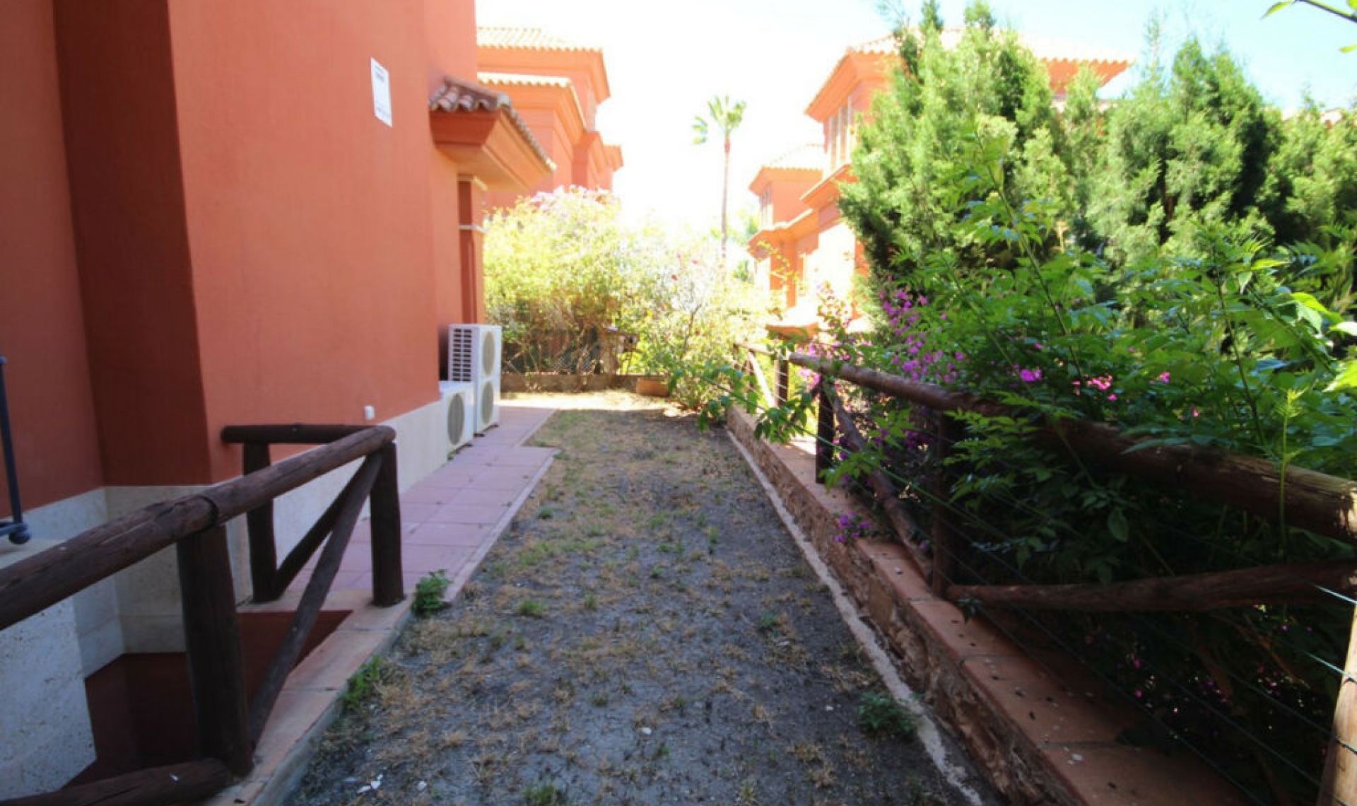 Resale - House -
Santa Clara