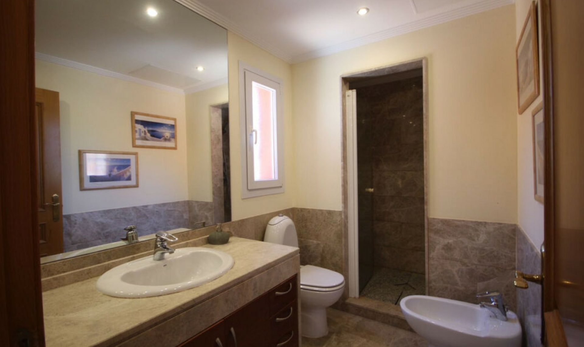 Resale - House -
Santa Clara