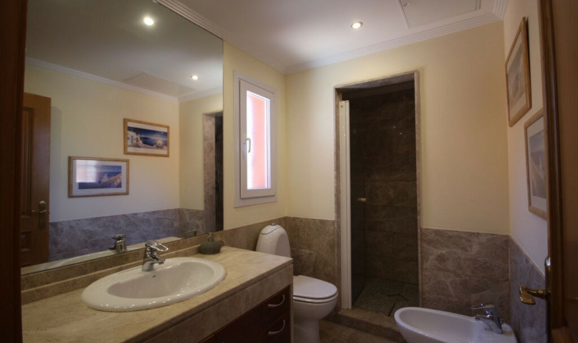 Resale - House -
Santa Clara