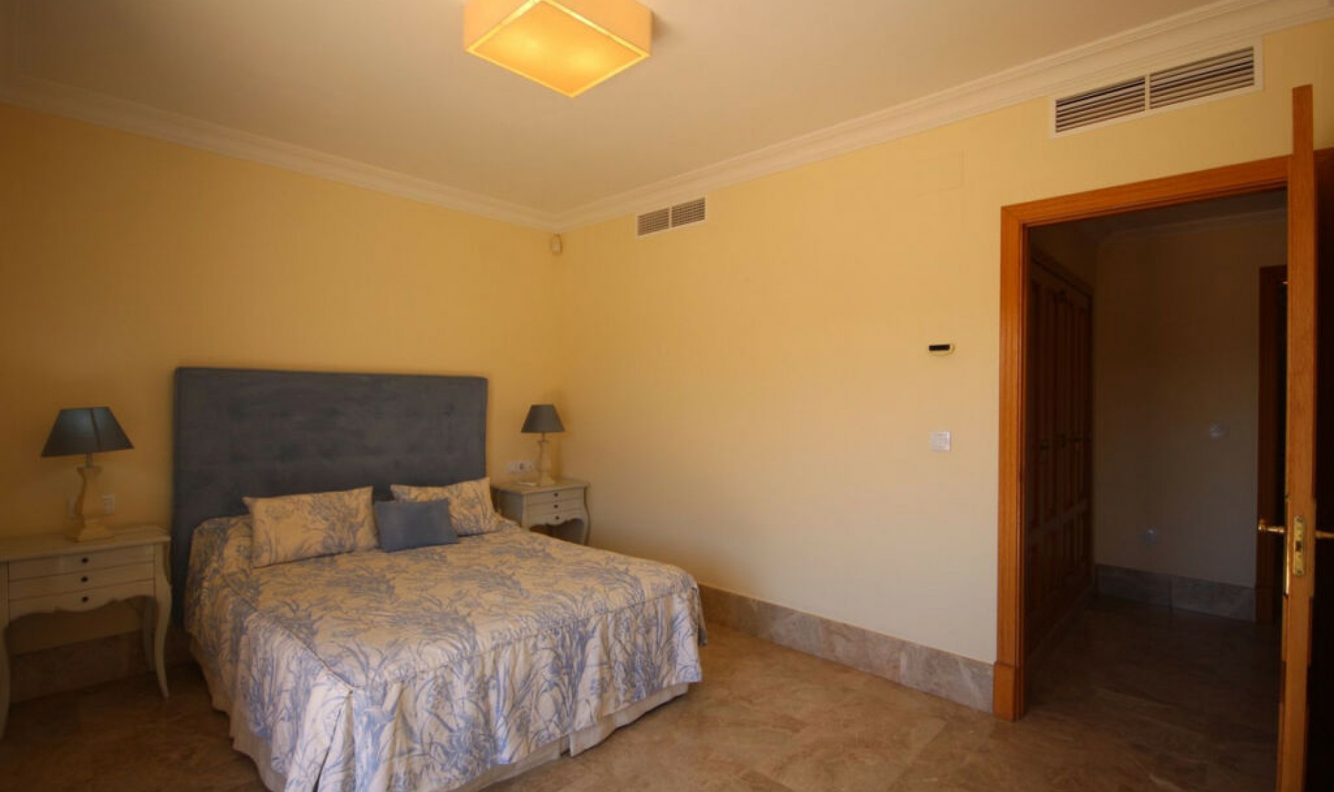 Resale - House -
Santa Clara