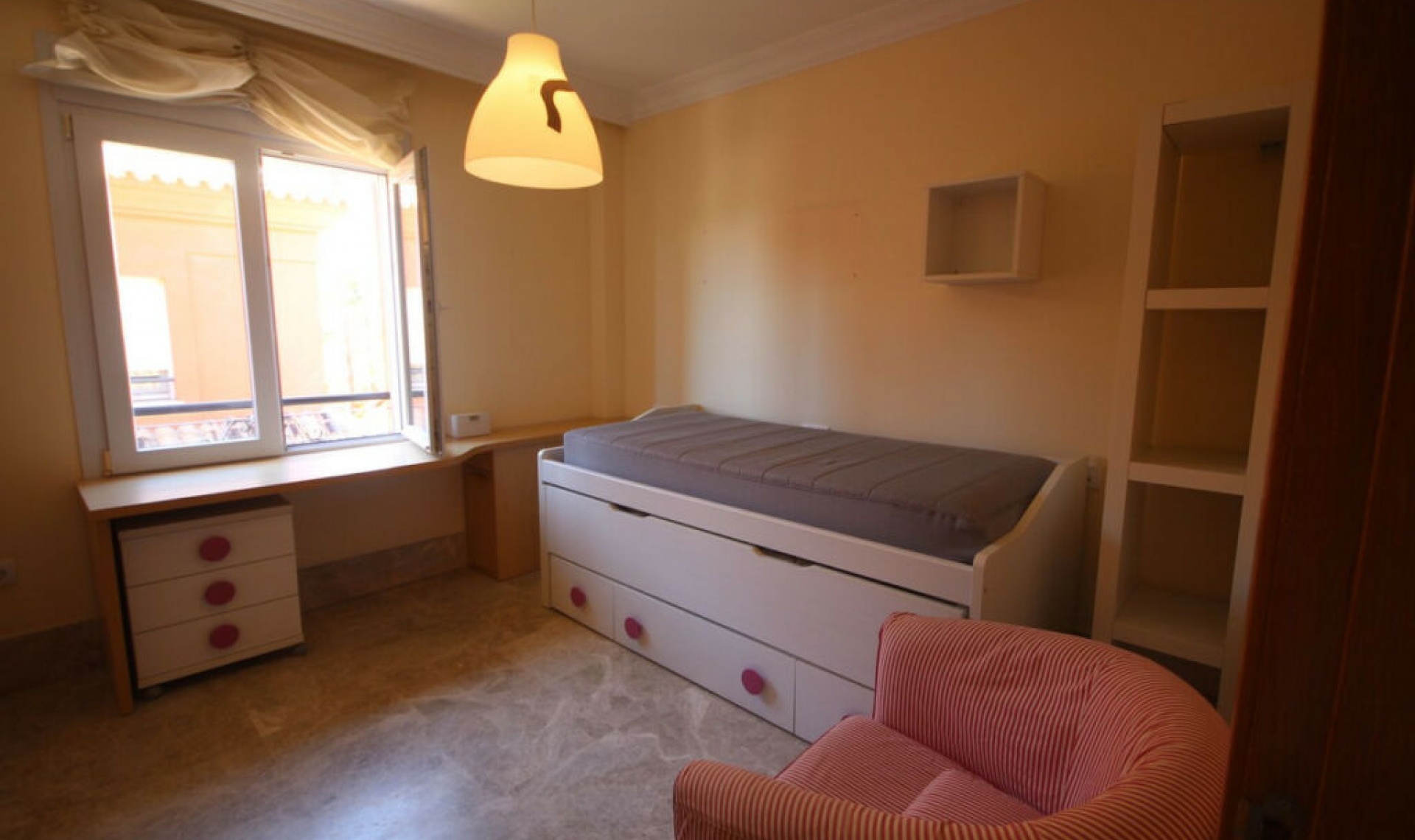 Resale - House -
Santa Clara
