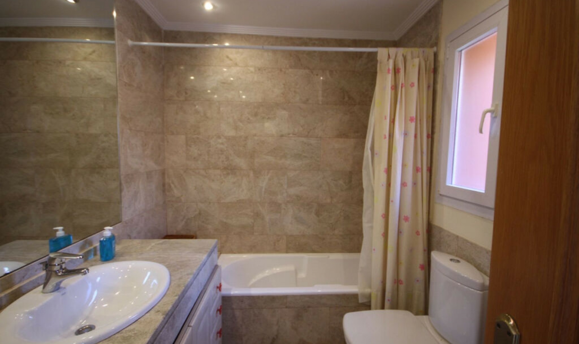 Resale - House -
Santa Clara