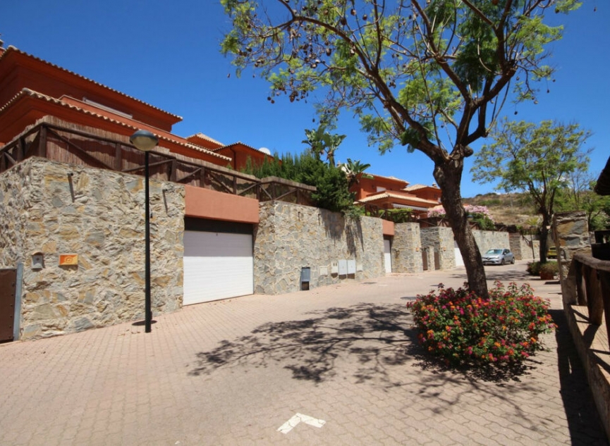 Resale - House -
Santa Clara